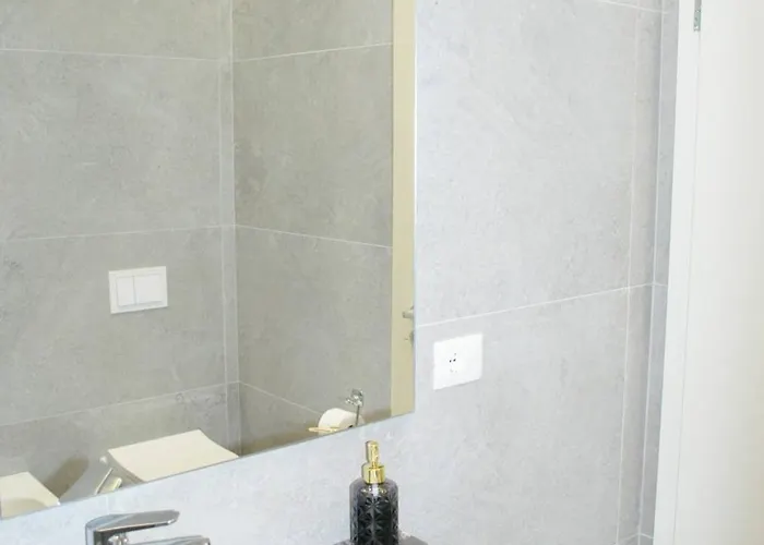 Lindi's 4/6 Tirana