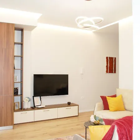 Lindi's 4/6 Apartment Tirana